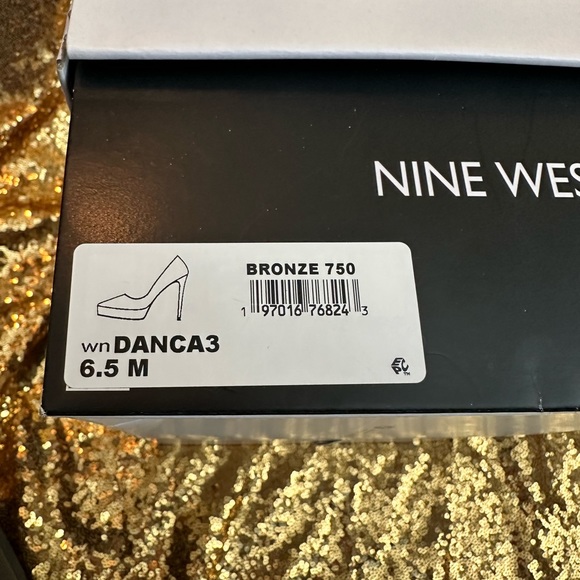 NIB - NINE WEST Silver Metallic Danca Platform Pumps - Picture 16 of 16
